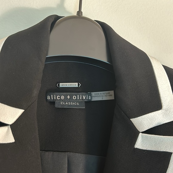 Alice + Olivia Breann Long Fitted Blazer with Piping, Black NWOT - Picture 6 of 9